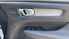 Volvo XC40 2.0 B4P Ultra Dark 5dr Auto Petrol Estate